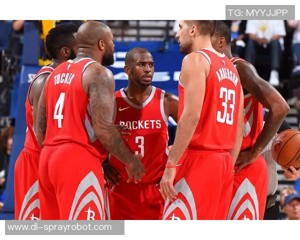 火箭与快船季后赛第六场激战回顾球迷热情高涨赛场精彩纷呈